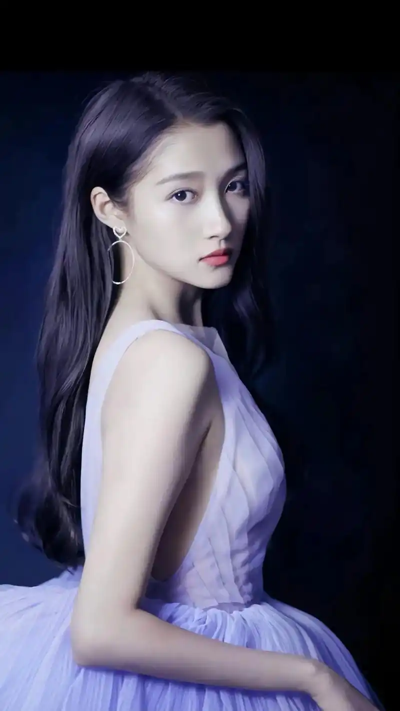 出新的关晓彤照片啊! - 抖音