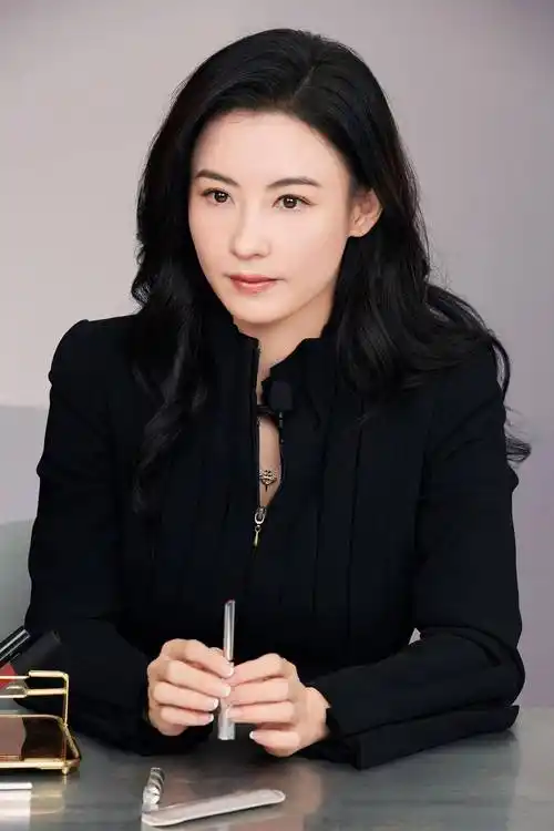 当年曝光1400张照片,毁了陈冠希张柏芝的电脑维修员,下场怎样 ?