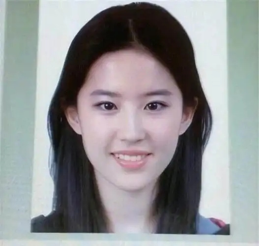 女明星的证件照大曝光:看到关晓彤后,网友直呼:鹿晗太有眼光了