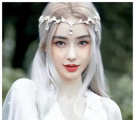 angelababy风波后首露面脸部略有不适新造型惹人关注