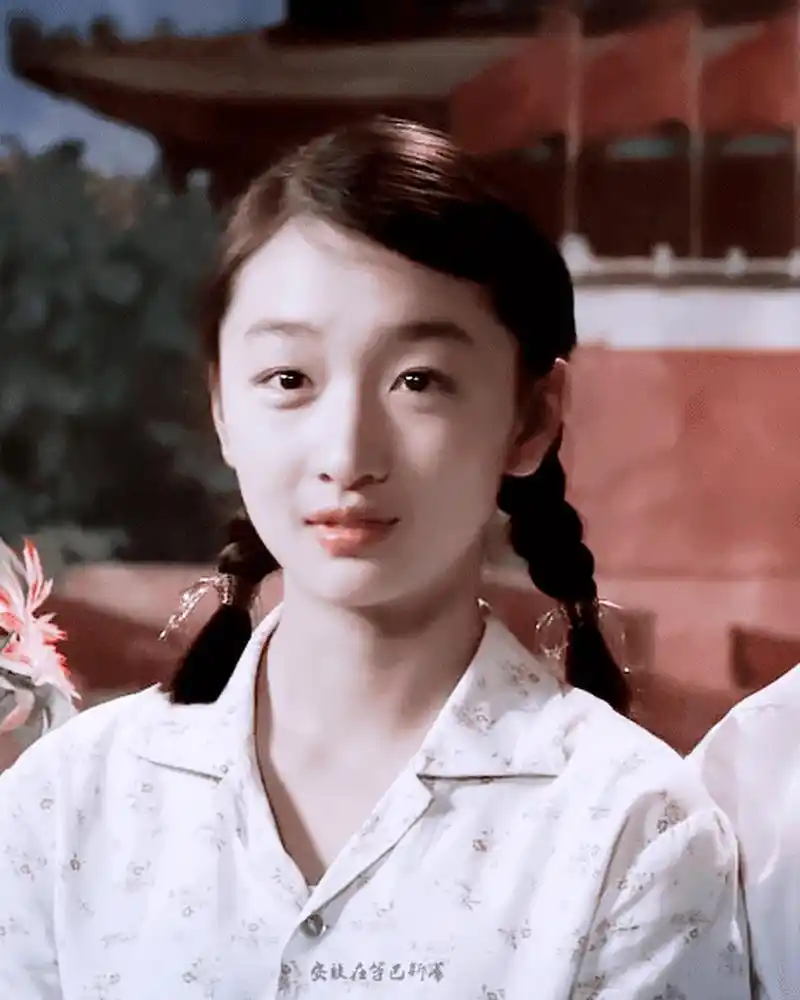 90后三代谋女郎  周冬雨和刘浩存,以及张慧雯是配角算半个谋女郎  都