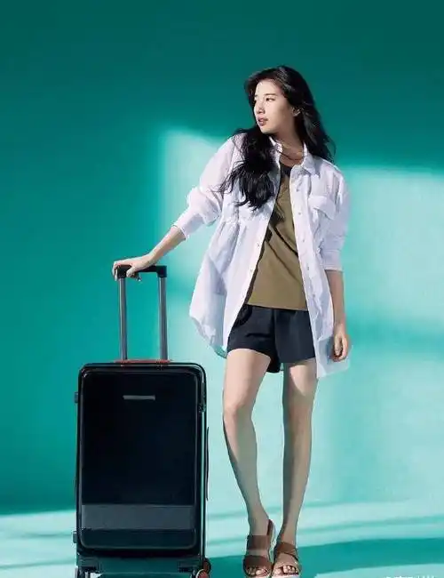 国外女星裴秀智,穿墨水套装演绎国风美,为前卫设计打call_气息_时尚