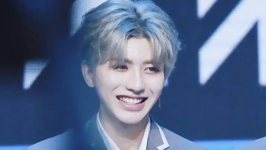 ikun-了了         蔡徐坤 戴眼镜的蔡老师 蔡徐坤 民政局见~ 哪个