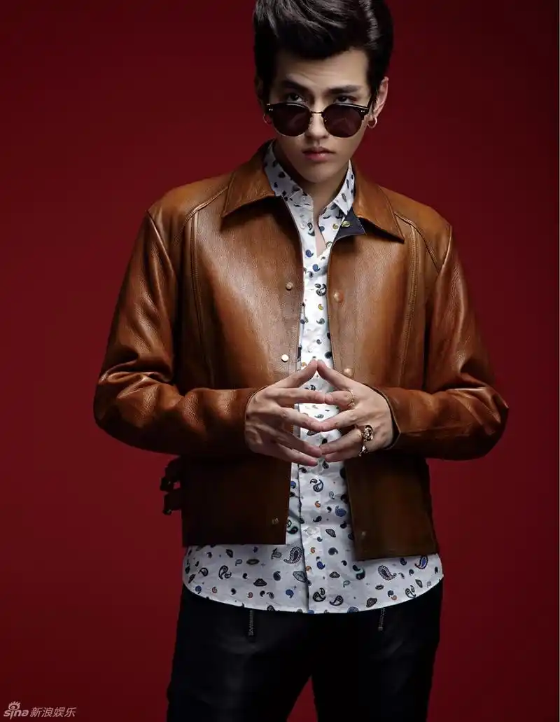 吴亦凡封面大片曝光 白发造型变四次元少年_高清图集_新浪网