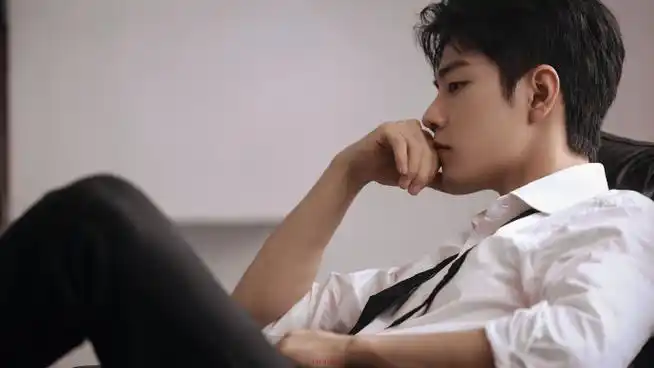 肖战白衬衫花絮照九宫格##肖战盛阳