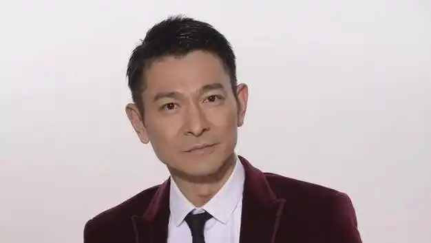 刘德华第二张专辑主打歌《情感的禁区》,同是也是电影《肝胆相照》