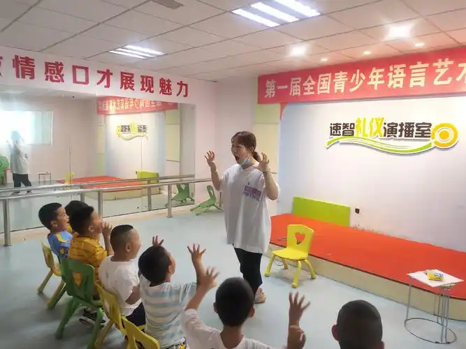 小哈佛口才课堂开课啦