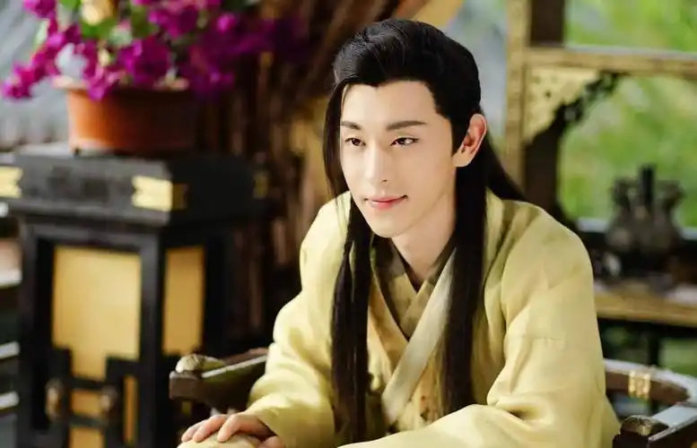 邓伦|邓伦近照大变样,疑整容变双眼皮,与圈内明星一起参加婚礼成焦点