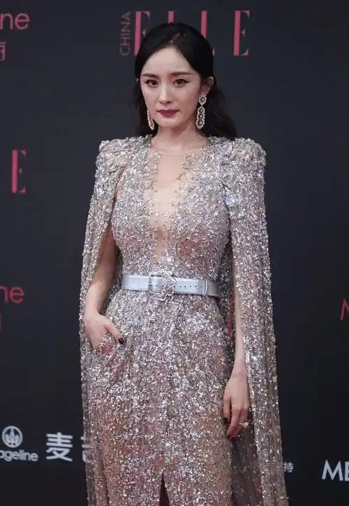 原创杨幂无滤镜也太惊艳了穿亮片礼服裙高级大气满满国际范