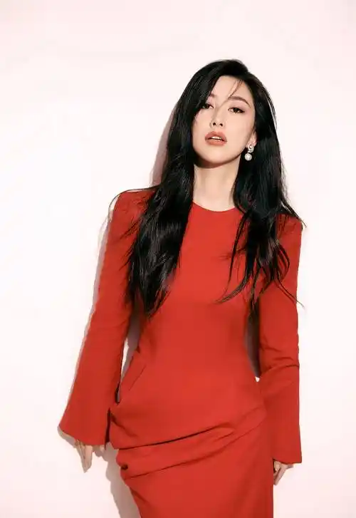 朱珠红色连衣裙时尚写真_一身_气质_礼服