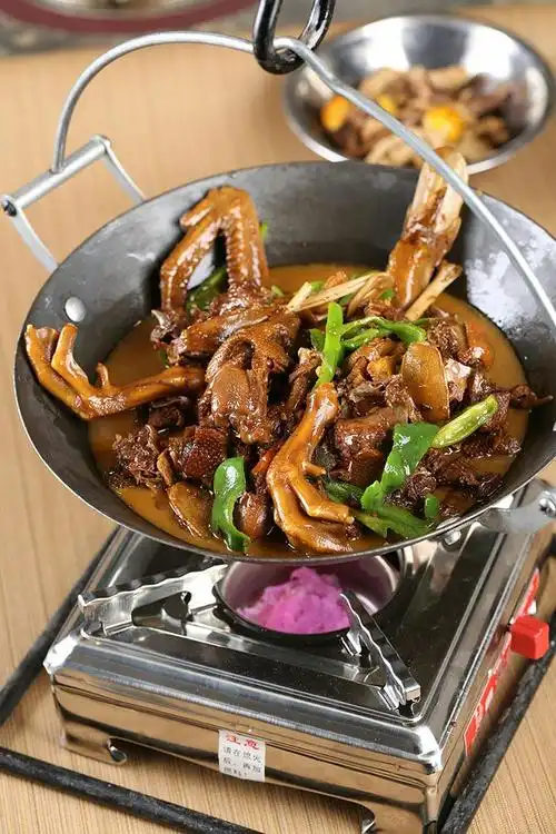 这是最霸得蛮最恰得苦的招牌菜---青椒吊锅鸭