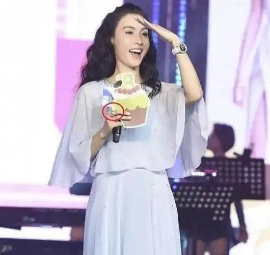 大张伟简直就是主持界的奇葩张柏芝被问的人设都崩了