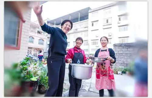 国税小区一一邻里和谐一家亲,浓情满意绘彩云