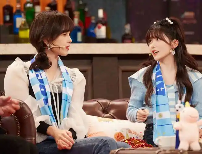 王冰冰赖美云合影灿笑比耶甜妹贴贴元气加倍