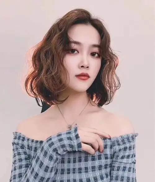 2021年了,"法式绵羊烫"超流行|短发|发型|烫发_网易订阅