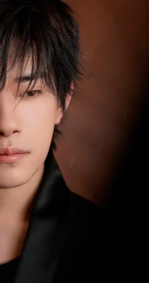 易烊千玺elle3月刊封面##易烊千玺elle世界尽头大片##易烊千玺晒图