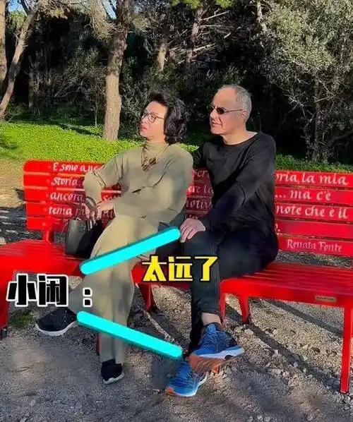 原创金星公园秀恩爱太腻歪穿休闲装外籍老公怀里撒娇丈夫连连嫌弃