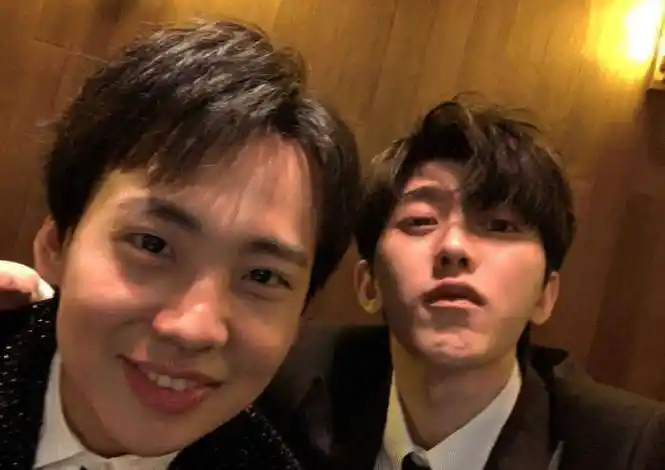 原创蔡徐坤速度有多快镜头前快到模糊网友顶流走路都带风