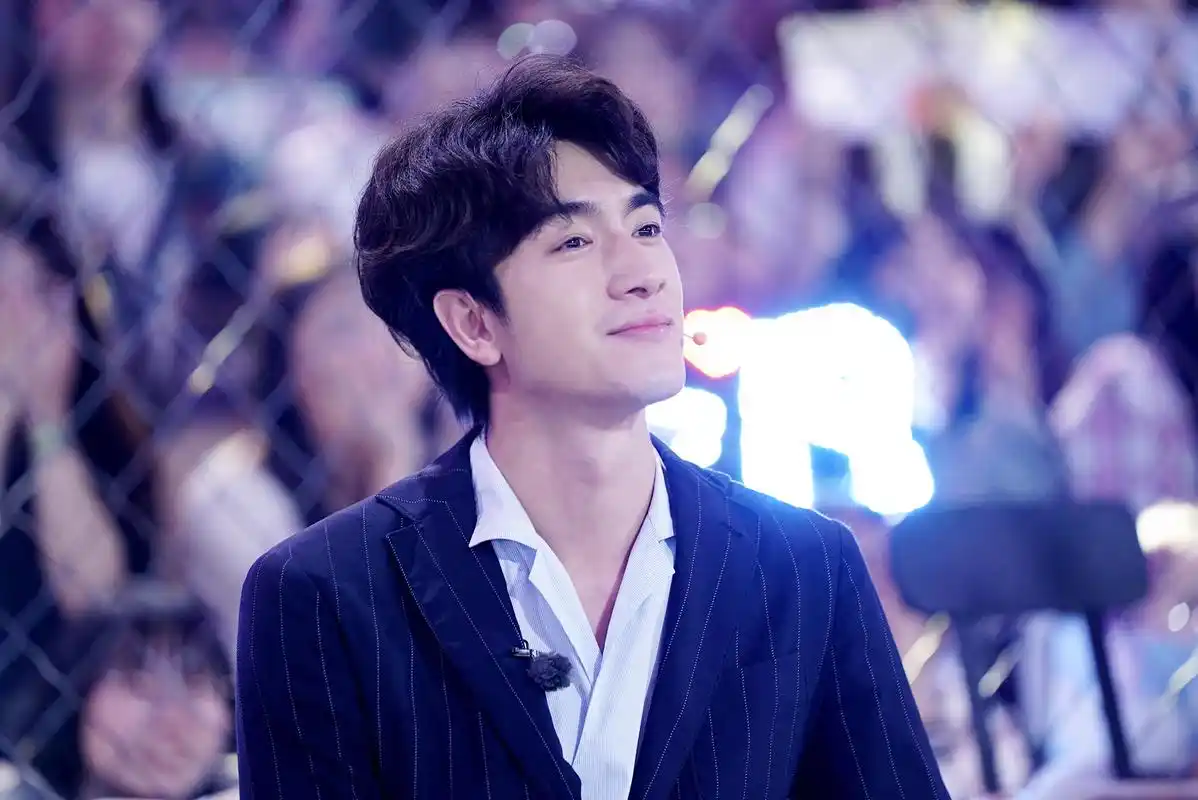 林更新《机器人争霸》终极战斗即将打响,从萌新团长到策略高手,林更新