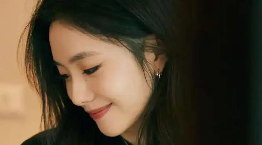 塌鼻梁好看的女明星(哪些女明星是塌鼻梁) - 龙腾网