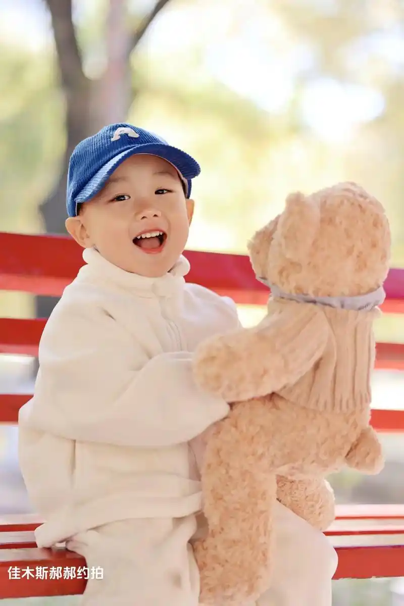 4岁的帅气小男孩|儿童写真约拍.妈妈给小宝贝打扮的非常帅气, - 抖音