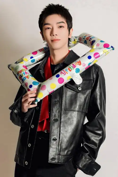 祝华晨宇0207生日快乐