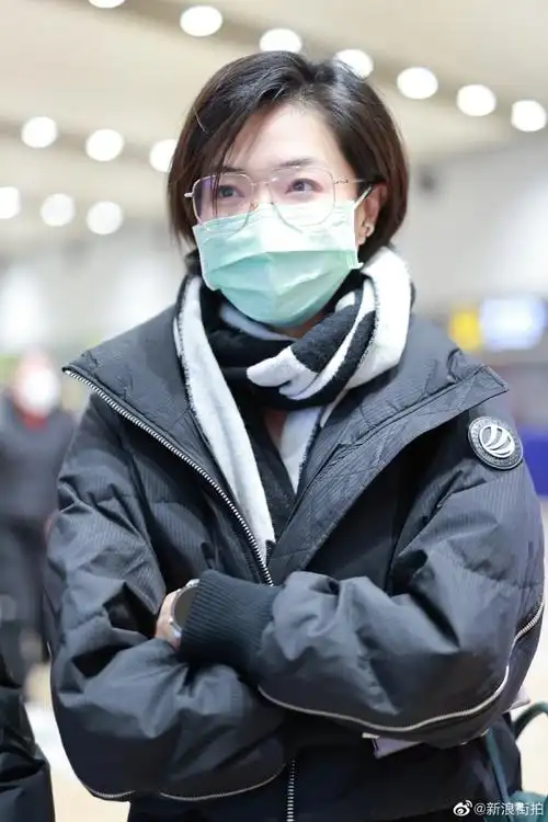 街拍时刻#2023/01/02@万茜最新机场街拍 _____________________  .