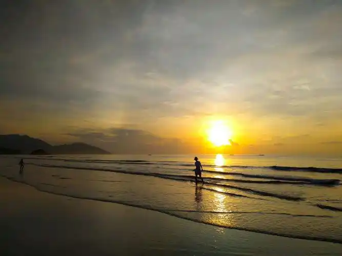 珠海最值得去的沙滩沙质细软干净细滑碧海蓝天风景宜人