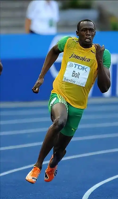 闪电难挡岁月!39岁博尔特专访:现在不跑了,连爬楼梯都气喘吁吁