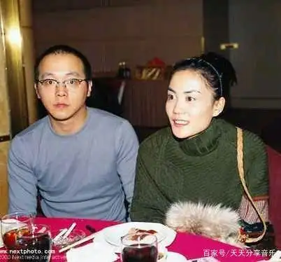 王菲和窦唯在一起的照片曝光,原来年轻的时候这么美