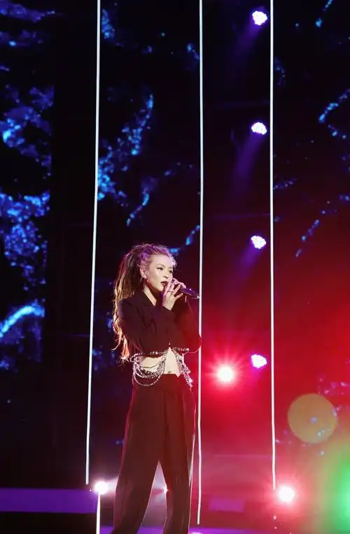 6月19日,歌手毕夏受邀献唱《2021中国好声音十周年浙江站音乐盛典》