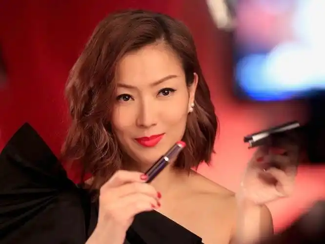 有人说,她是香港最后一位天后了.她是,郑秀文