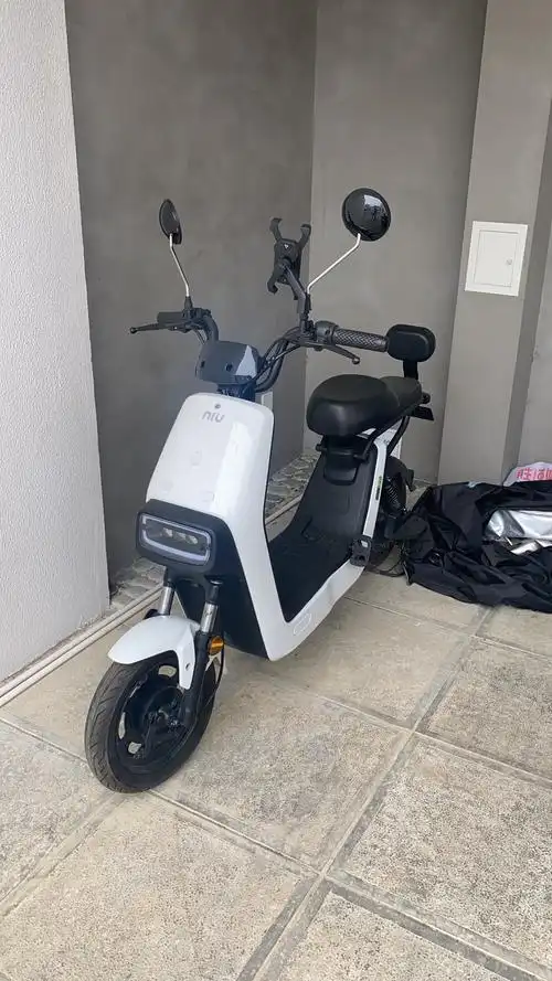 出售准新车小牛电动车