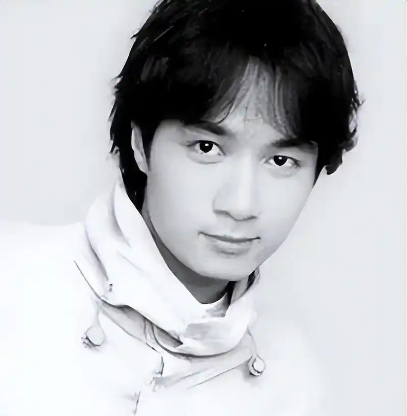 古巨基老婆陈韵晴,默默陪伴22年,为怀孕花费百万,52岁产子-特工资讯