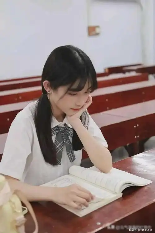 裙摆|校服|着装|身材比例_网易订阅