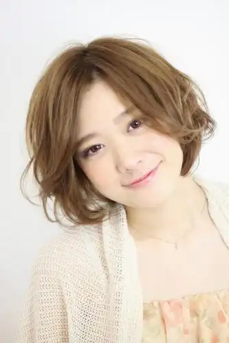 气质女神专属发型!针对粗硬发质普通发量的女生试试这款造型哟!