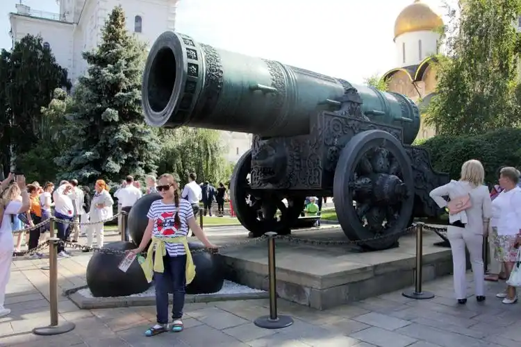 1586年造的大炮,重40吨;当时是口径最大的炮.