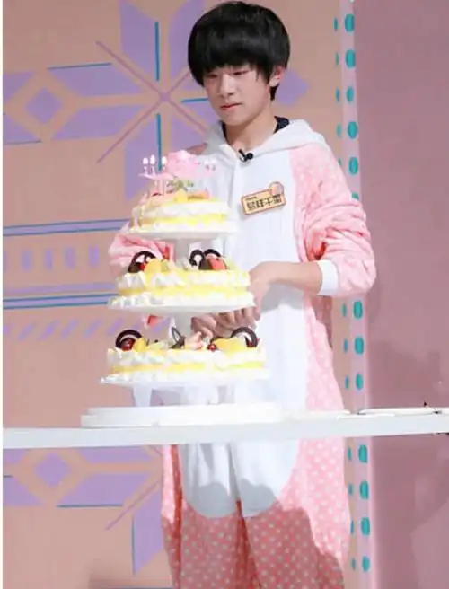 易烊千玺20142021生日快乐