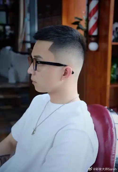 男士短发,不仅显得精神,更能展现出独特的帅气魅力!