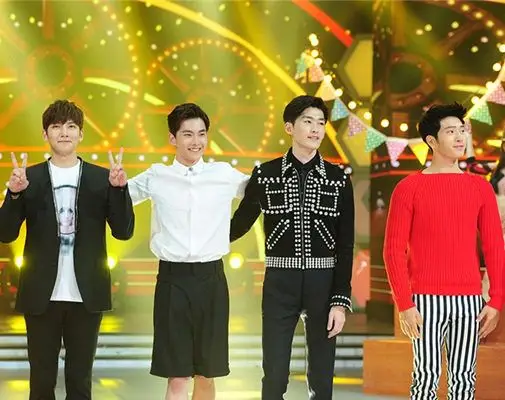 图快乐大本营花儿与少年成员亮相井柏然杨洋互相呛声