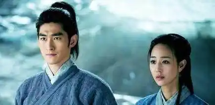 张翰和张钧甯动作亲密,网友直呼:这样暧昧真的好吗?