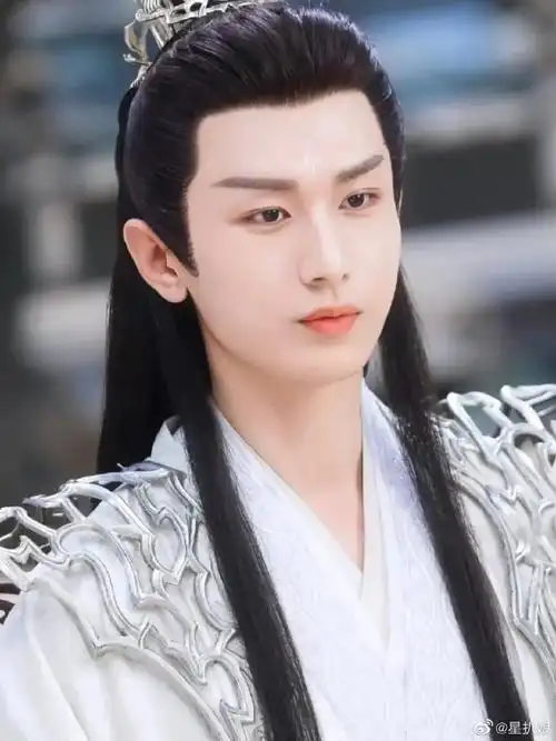 称得上公子世无双的古装白衣男