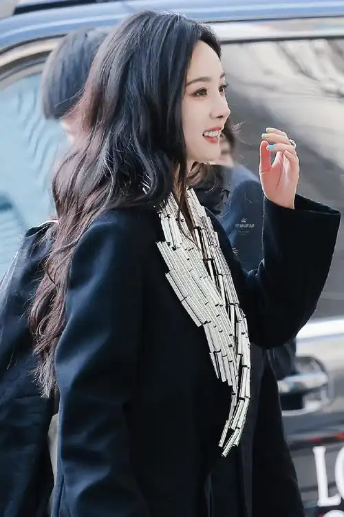 杨幂笑的好明媚