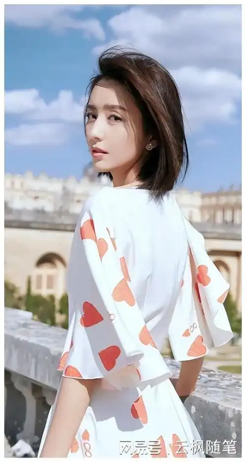 佟丽娅学生时代旧照曝光,大众点评:这才是国宝级美貌