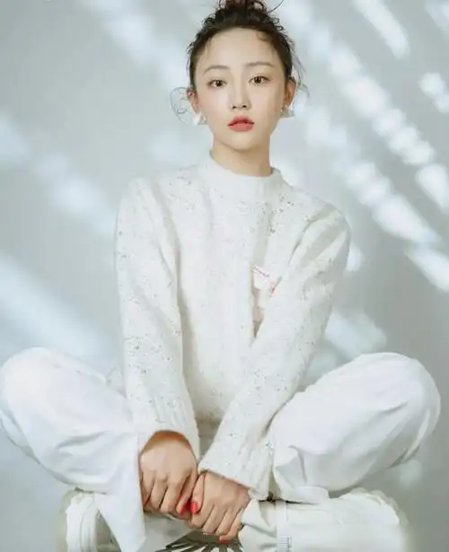 曲曼婷穿越回唐朝当公主,歆楠公主甜美可爱,就像平日吴佳怡本人