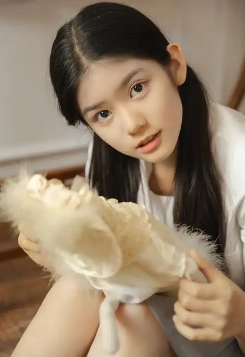 又发现了一位宝藏女孩,14岁的她堪比明星,她就是赵蕴卓