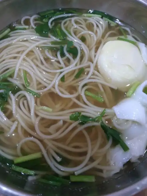 猫小姐的美食记做的快手早餐之元气清汤面