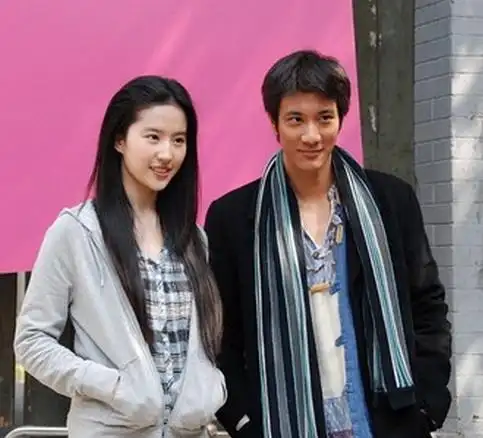 图王力宏和刘亦菲主演的电影两人戏中深情拥吻