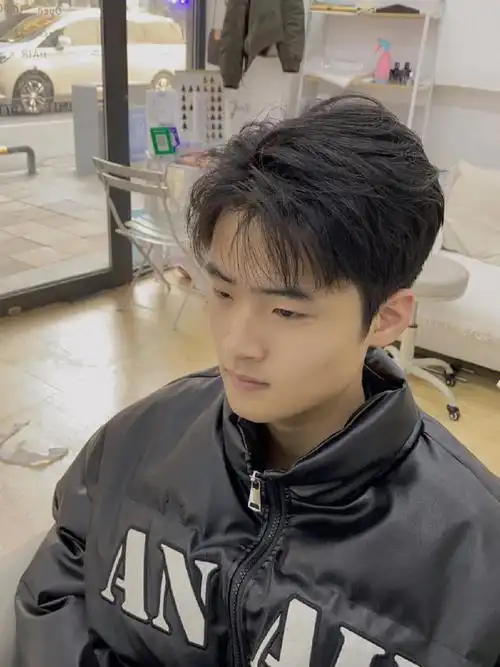 男生微分碎盖年度最受欢迎男生发型