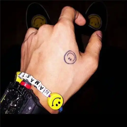 权志龙同款纹身防水持久手上刺青一次性gd笑脸化妆